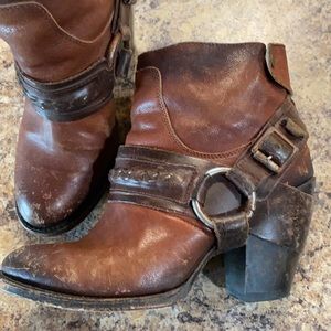 Freebird by Steven ElPaso, Size 8. Looking for size 9 to trade.